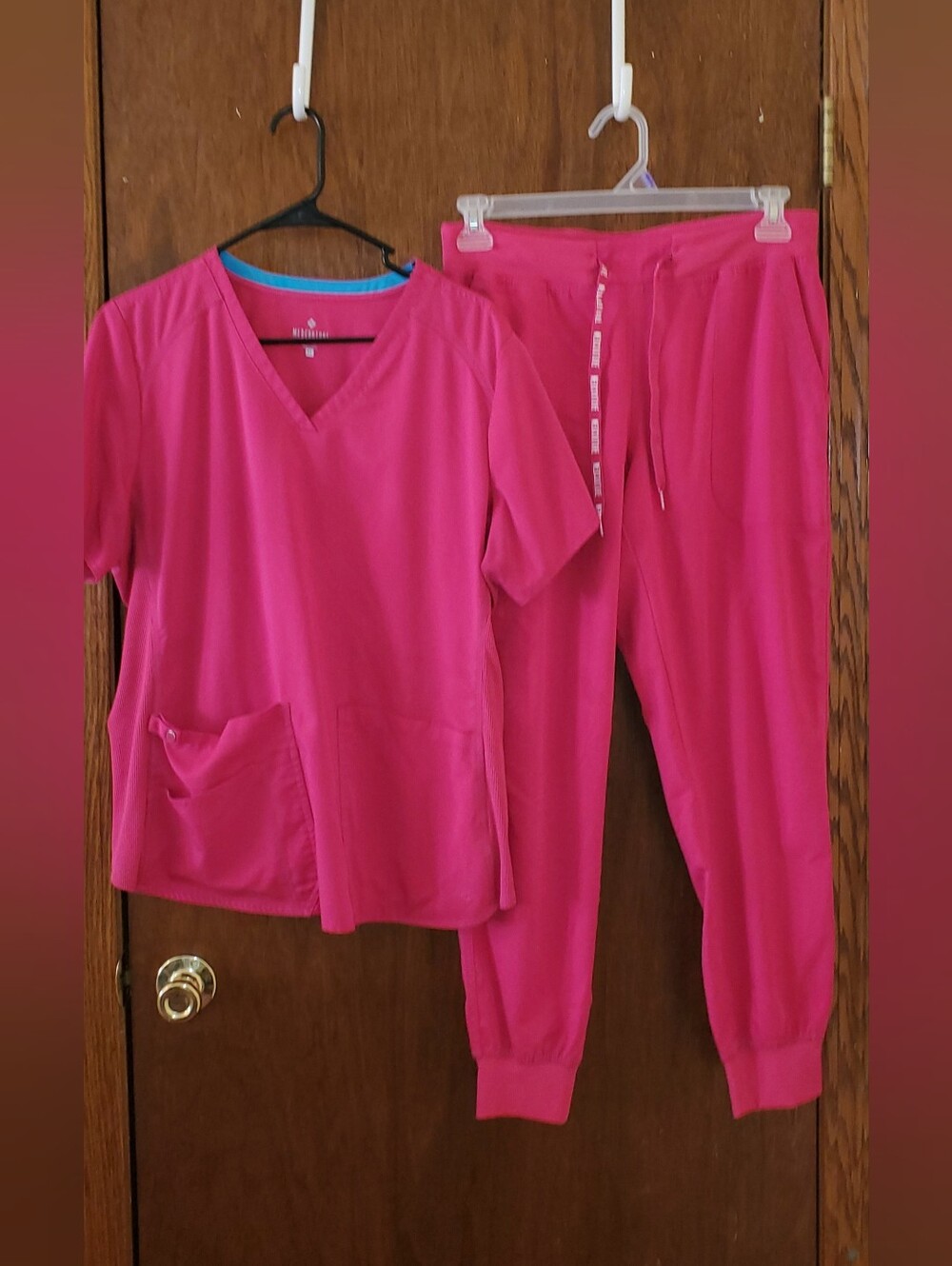 Med Couture Touch Punch Pink Scrub Set Top Sz Xl Pants Sz Medium